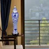 Vintage blå och vit porslin hem keramisk vas med lock konst hantverk dekor kreativ smal blommig blommor dekoration vaser237y