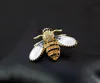 Broche de la serie de insectos de diseño de moda para mujer, broches delicados de abeja pequeña, joyería de diamantes de imitación de cristal, regalo Sexy