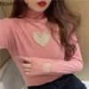 Nomikuma T Shirt Kvinnor Pearl Design Kärlek Hjärtmönster Turtleneck Långärmad Grundläggande Beskuren Toppar Koreansk stil Tshirts Kvinna 210514