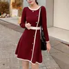 Vinter höst långärmad röd svart khaki kort mini klänning stickad knapp sash elegant chic d3038 210514