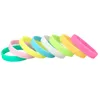 Fashion Luminoso Flessibile Silicone Glow Bracciale Braccialetto Uomo Donna Teen Sport Gomma Polsino Glow In Dark Party Concert Hand Bands Bangle Accessori