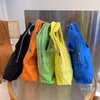 femmes sacs à bandoulière 2021 automne nouveaux sacs à main de mode sacs à provisions toiles solides de haute qualité sacs fourre-tout seau-sacs Lettre gaufrage 34 * 27cm