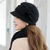 Bonnet/tête de mort casquettes femmes fleurs décontracté chapeau d'hiver garder le cou plus chaud écharpe gants ensemble trois pièces pour femme ajouter doublure en fourrure tricoté Delm22