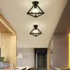 Lampada da soffitto a gabbia di ferro in metallo Cubo industriale Loft Lampada da soffitto a triangolo Corridoio Corridoio Foyer Luci per decorazioni per la casa