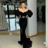 Arabiska kvällsklänningar Svart av axel Långa Puffy Sleeves Velvet Mermaid Prom Gown Party Dress AbendKleider 2021