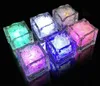 Kleur Mini Romantic Noise Maker Noccino Cube LED Kunstmatige Icecube Zaklamp Licht in Water Champagne Bruiloft Kerstfeest Decoratie