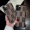 Cajas de teléfono de diseñador de lujo Marca de letra clásica para iPhone 11 12 13 Pro Max Mini X / Xr Funda trasera de silicona suave a prueba de golpes de alta calidad