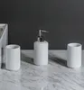 Ensemble d'accessoires de bain Créativité Accessoires de salle de bain Céramique Nordique Moderne Trois pièces Relief tridimensionnel Dot Décoration Douche