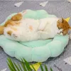 Tappetino per gatti a forma di fiore a 4 colori Cestino morbido per cani Simpatico cuscino per gatti Tappetino in peluche per interni Gattino Cucciolo che dorme 2101006