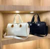 Women Sport&Outdoor Packs Duffel Bags /2022 Designer handbags classic Woman High capacity sport Tote bag designers cardholder wallet