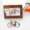 Abridor de garrafa de bicicleta Presentes para lembrancinhas de festa de casamento Hipsters Chaveiro de bicicleta Decoração artesanal em embalagem requintada Metal marrom vintage