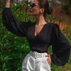 Camicette Donna Sexy Scollo a V profondo Bottone nero Lanterna Manica lunga Slim Fashion Autunno New Elegant Lady Shirt Top 210419