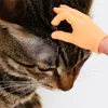 ホーム猫おもちゃペットミニハン​​ズパームの形の創造的な指の小さな手を咲く子猫の猫マッサージャーグルーミンググローブZC475