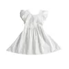 Lioraitiin 2-6Years Toddler Girls Summer Pleated Fly Sleeve Klänning Färsk Fast Färg Bow Backless Baby A-Line Princess Dress Q0716