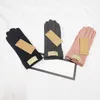 Wysokiej jakości rękawice damskie projektant mody Ciepłe rękawiczki damskie Drive Sports Ski Mettns Marka Marka 3 Kolor