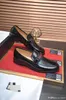 A1 21ss TOP Men Soft leather dress shoes moccasin bees embroidery decorate business wedding Oxfords shoe SIZE 38-45