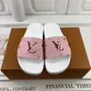 Diseñador famoso Letras Pareja Zapatillas Diseño de lujo Gradiente Color de la letra Sandalias de zapatillas para hombres y mujeres Marca Moda Mujer Lether Zapatos de playa Chanclas