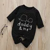 Vår och höst Baby Mummy Daddy Print Jumpsuit för Unisex Casual Brev 210528