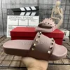 Pantofole da uomo Scuffs Slides Moda Donna Sandali estivi da donna Amanti degli scivoli da spiaggia Scarpe alla moda Casual Gomma Home Office Pantofola Monaco Mark Marrone Nero 36-46