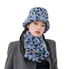 2st / set Vinter Kvinnor Leopard Print Faux Fur Plush Bucket Hattar Scarf Outdoor Warm Hat Soft Velvet Fisherman Cap