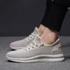 2021 Toppkvalitet Män Sneakers Flat Male Casual Skor Bekväma Män Skor Andningsbara Mesh All Match Sport Sko med Box Storlek 39-44