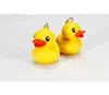 Creative LED Yellow Duck KeyChain med Sound Animal Series Rubber Ducky Key Ring Toys Doll Gift3227164