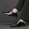 Erkek Örgün Elbise Ayakkabı Zarif Dantel-Up Yuvarlak Ayak Iş Ofis Brogue Hakiki Deri Ayakkabı Erkekler Klasik Düğün Damat Ayakkabı