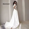 Vestido de novia modesto de satén con cuello en V, vestido de novia de línea A con abertura y cola de barrido de manga corta a la moda y bolsillos