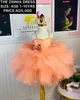 2021 Cristales de naranja Tutu Vestidos de niña de flores de la bola Longitud de la rodilla Tulle Lilttle Kids Cumpleaños de la boda ZJ597 316U