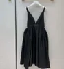 2022 Moda Sexy Vestido de Festa Re-nylon Estilo Puffer Saias Cintura Retrátil Design Vestido de Baile Suspensório Vestidos Midi com Triângulo Invertido S
