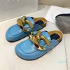 Tasarımcılar ayakkabı 2021 Baotou terlik sandalet metal zincir düz eğlence bayan giymek