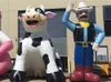 Mascote inflável de vaca sagrada oxford sentada ao ar livre com nome de marca para promoção no topo do telhado