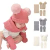 Mode vague tricot bébé Pom-Pom Beanie écharpe gants ensembles beaux enfants deux balles solide chaud chapeaux écharpes gants taille 0-36 mois