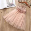 Ropa para niñas Vestido de verano Estilo de moda Sin mangas Flor Malla Costura Princesa Vestidos Niños 210515