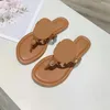 Flip Flops Designer Slajdes Brand Women Kapta Buty Flat Obcowanie Sandały Większość suwaków modowych lat lato