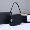 Damer kända kvinnor märke axelväskor 2021 Designer Luxury Cowhide Shiny Flip One-Shouldered Underarm Bag VintageSimPlicity Shopper Handag