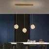 Lampa wisząca schodowa nowoczesna minimalistyczna salon nordycki miedziany lekki luksusowy willa dupleks spiralne schody długie lampy wisiorki