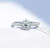 Klassische weibliche Blumenlabor-Diamantring 925 Sterling Silber Engagement Ehering-Ringe für Frauen