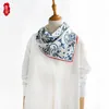 Foulard en soie sergé de style chinois femmes bandana bleu et blanc 65 cm foulards carrés moyens foulard luxueux châle enveloppement de cou dames