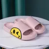 2022 New Women 's Summer Slippers 커플 귀여운 미소 샌들 남성 비 슬립 두꺼운 바닥 에바 홈 신발
