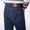 Taglie forti 44 48 50 52 Jeans stile classico da uomo Business Casual Denim Pantaloni larghi elastici blu Pantaloni maschili di marca 211108