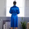 ملابس نوم للرجال رداء ساتان الأزرق الأزرق مع حزام كيمونو رداء حمام ثوب ثوبنا المنزل بيجاماس S M L XL XXL 20701MEN