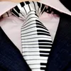 piano corbata