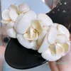 2021 Yaz Tasarım Camellia Çiçek Kadın Jöle Ayakkabı Terlik Yaz Flip Flops Plaj Ayakkabıları Sandalet Daireleri Bayanlar Slaytlar1095355