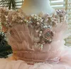 真珠の花のピンクの女の子の結婚式のための高い低いラッフルビーズのアップリケベイビーバースデーパーティードレスガールズページェントボールガウンキッド服s