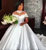 Abiti da sposa con abito da ballo a collo alto Applique in pizzo di raso Illusione al largo della spalla Custom Made Dubai Plus Size Sweep Train Vestido De Novia