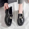 حذاء اللباس mocassins en cuir verni pour femmes chaussures à plate-forme avec perles en métal déconcactées noires 9012N printemps 220309