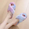 Pantofole 2023 Donne di lusso Fluffy House Winter Warm Peluche Camera da letto Antiscivolo Fashion Flat Scarpe femminili Indoor Ladies Furry Slides