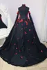 Gothic Black and Red Floral Trouwjurk Off Schouder Lange Mouw Kant Applicaties Baljurken Vintage Victoriaanse Bruid Trouwjurken Terug Lace-Up Plus Size Vestidos