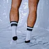 Męskie skarpetki Moda Biały Czarny Paski Piesze wycieczki Rower Sock Gay Sexy Mężczyźni Sport Długa Tube Streetwear Wygodne